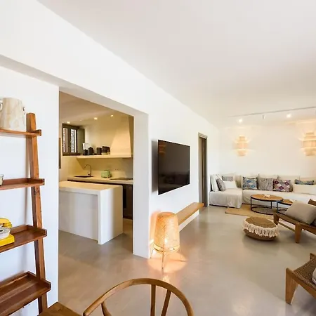 Villa Elevated With Panoramic Sea View *