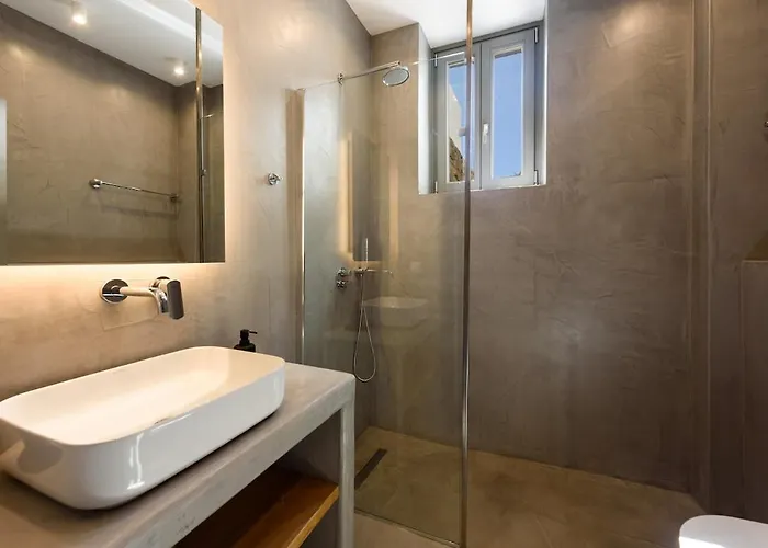 Villa Elevated With Panoramic Sea View *