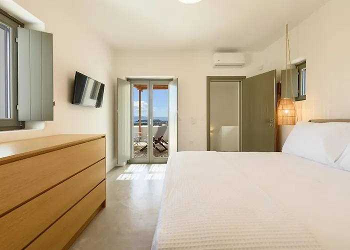 Villa Elevated With Panoramic Sea View *